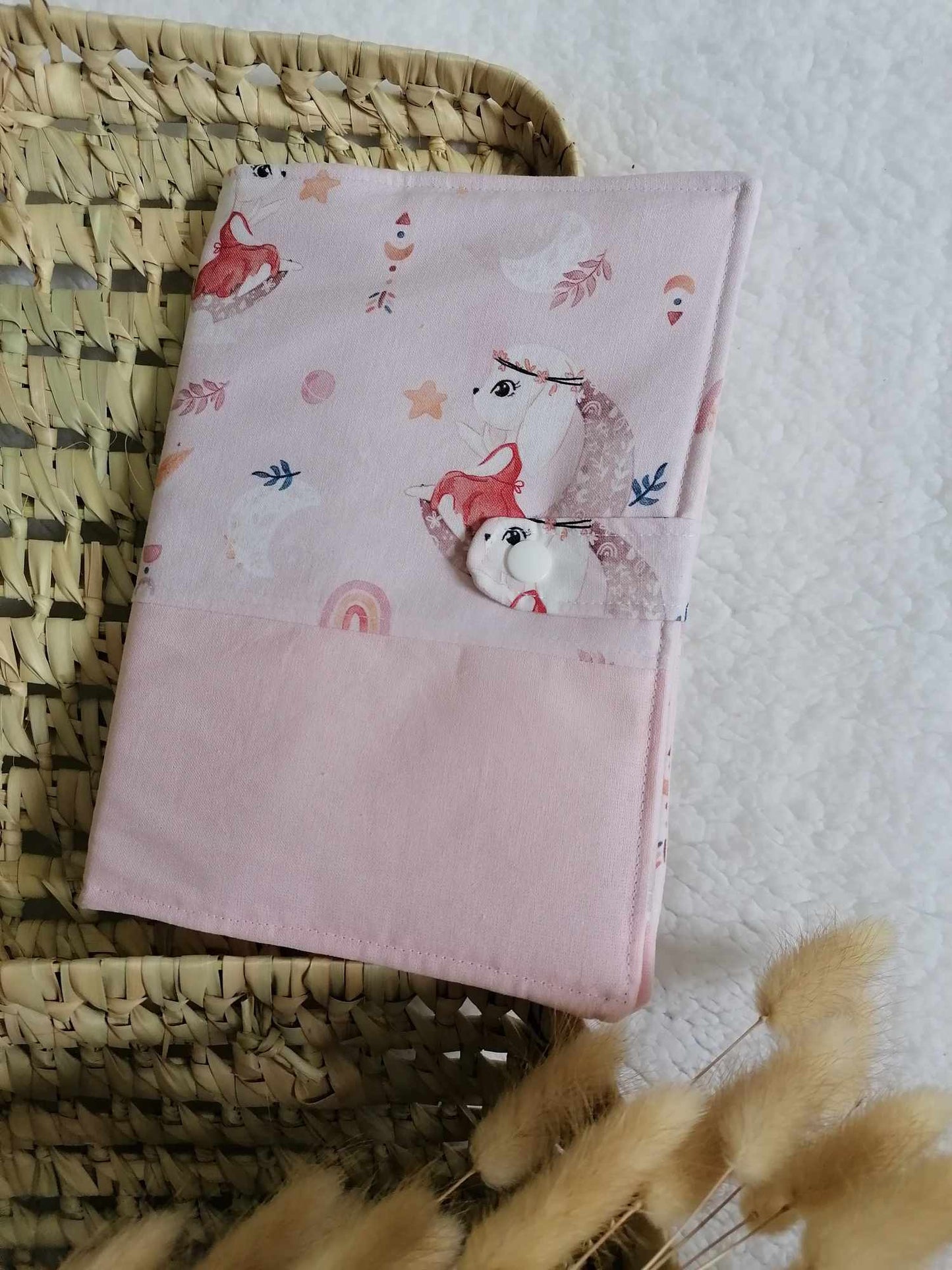 Protège carnet de santé "Lapin dans la lune" - L'atelier de Chloé
