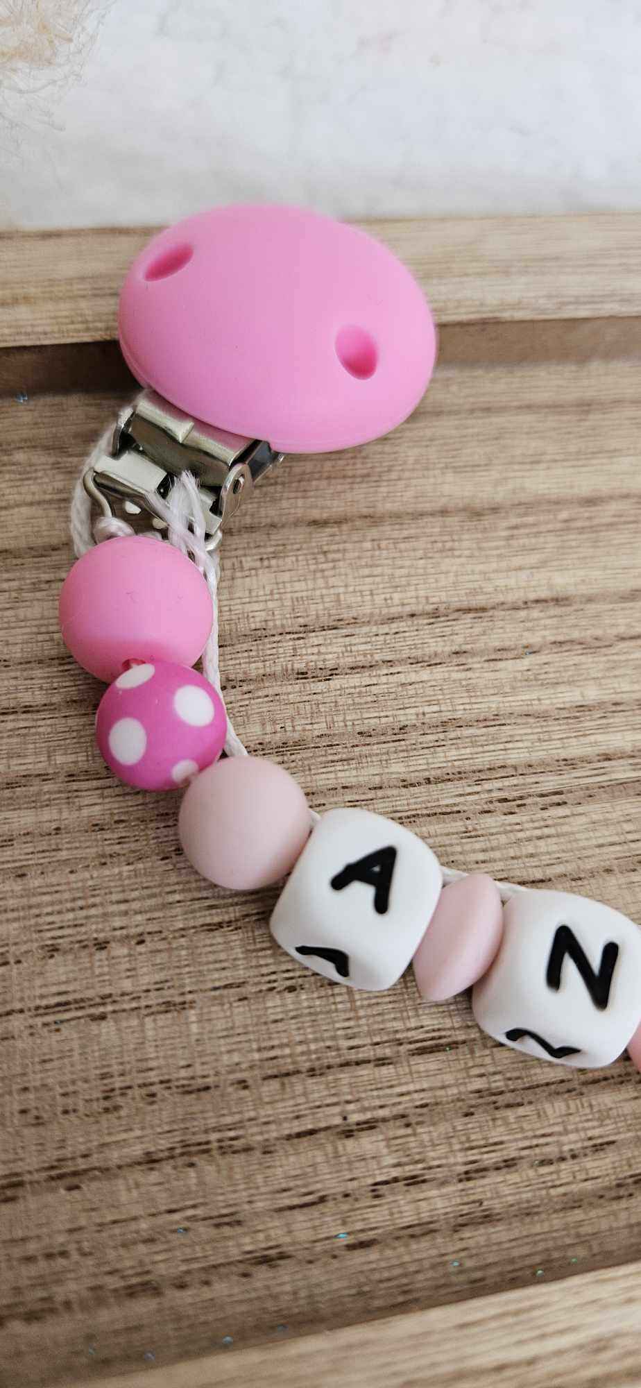 Attache tétine