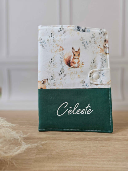 Protège-carnet de santé à personnaliser. Crée le tien.