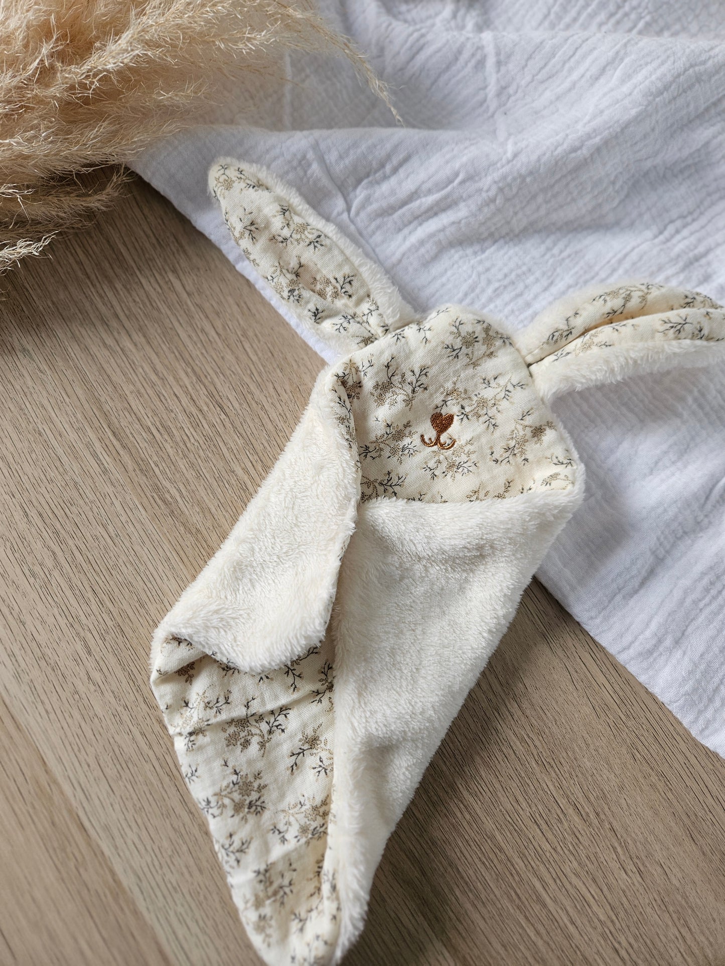 Doudou plat lapin, doudou personnalisé